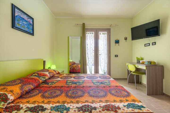 ドームス・デ・マリーア Larcobaleno Di Chia Cin It11101Ce Bed & Breakfast エクステリア 写真